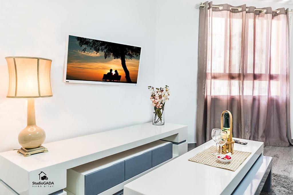 Kings & Queens By The Lake Apartment Тиберия Екстериор снимка
