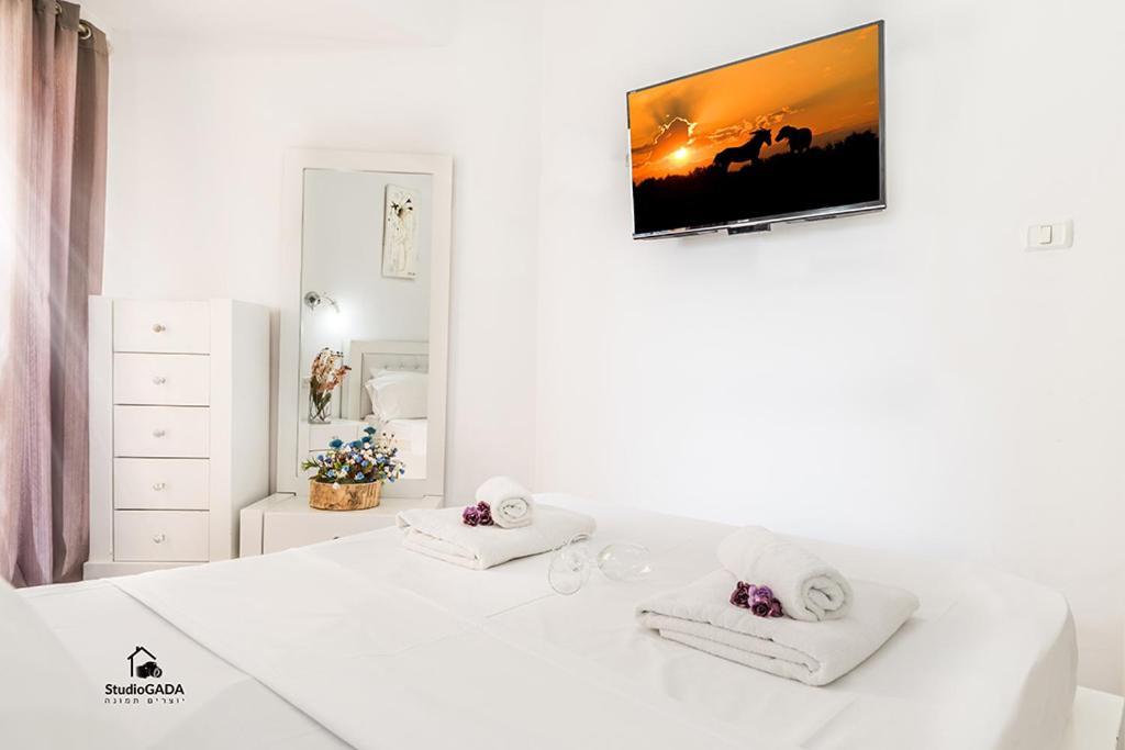 Kings & Queens By The Lake Apartment Тиберия Екстериор снимка