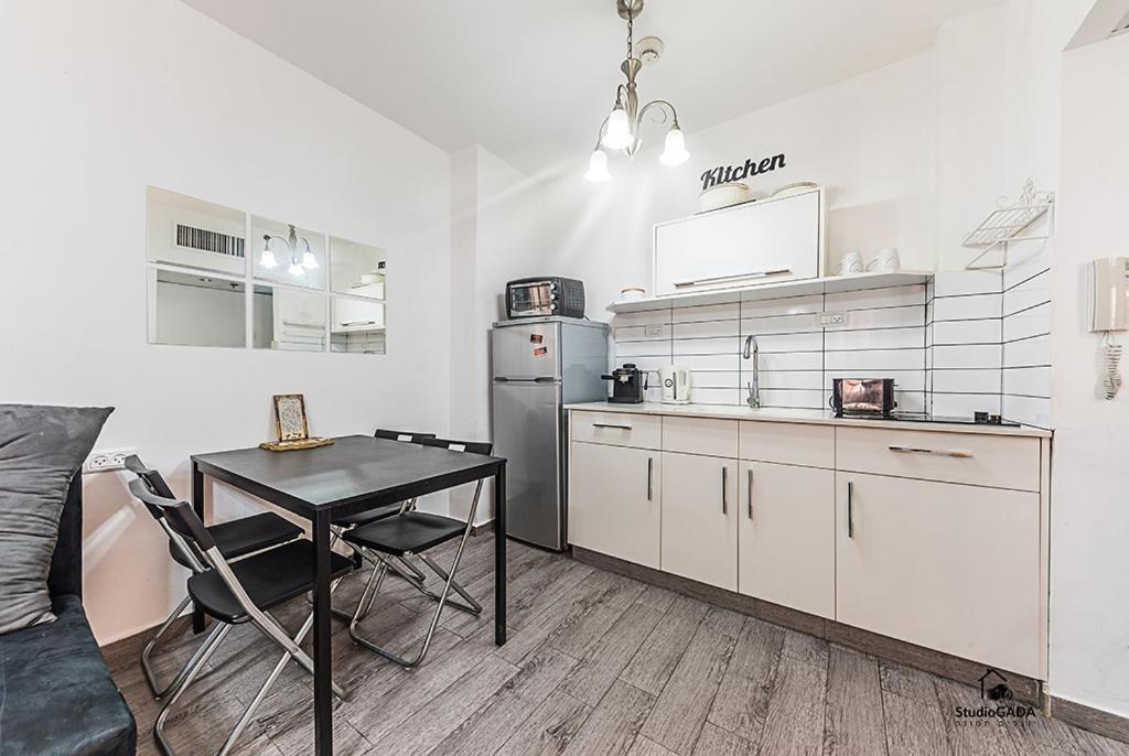Kings & Queens By The Lake Apartment Тиберия Екстериор снимка