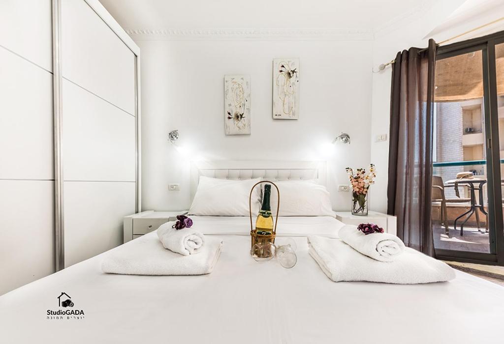 Kings & Queens By The Lake Apartment Тиберия Екстериор снимка