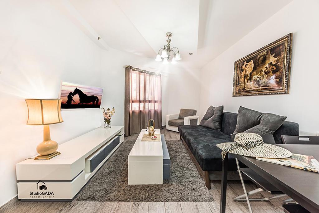 Kings & Queens By The Lake Apartment Тиберия Екстериор снимка