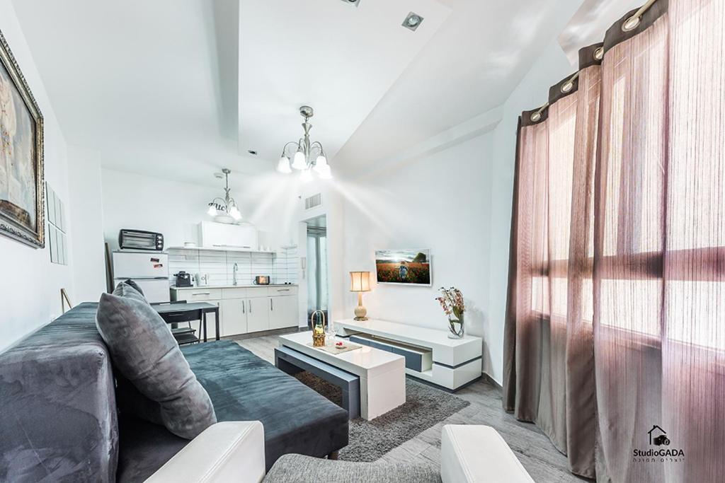 Kings & Queens By The Lake Apartment Тиберия Екстериор снимка