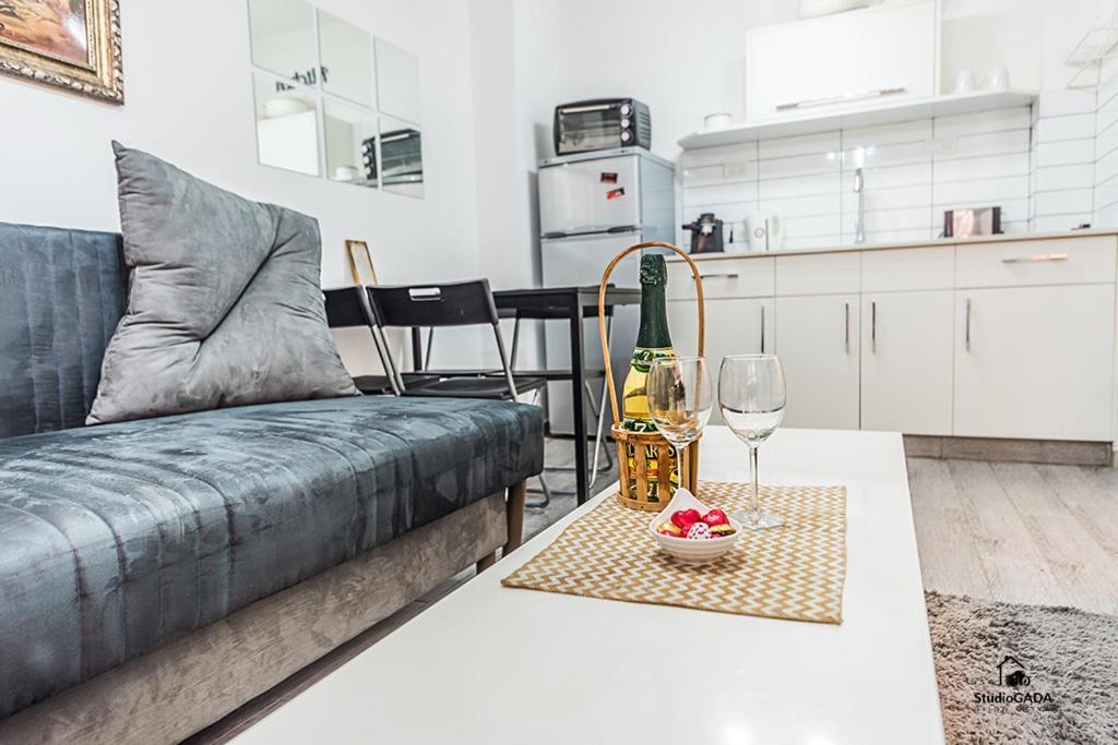 Kings & Queens By The Lake Apartment Тиберия Екстериор снимка