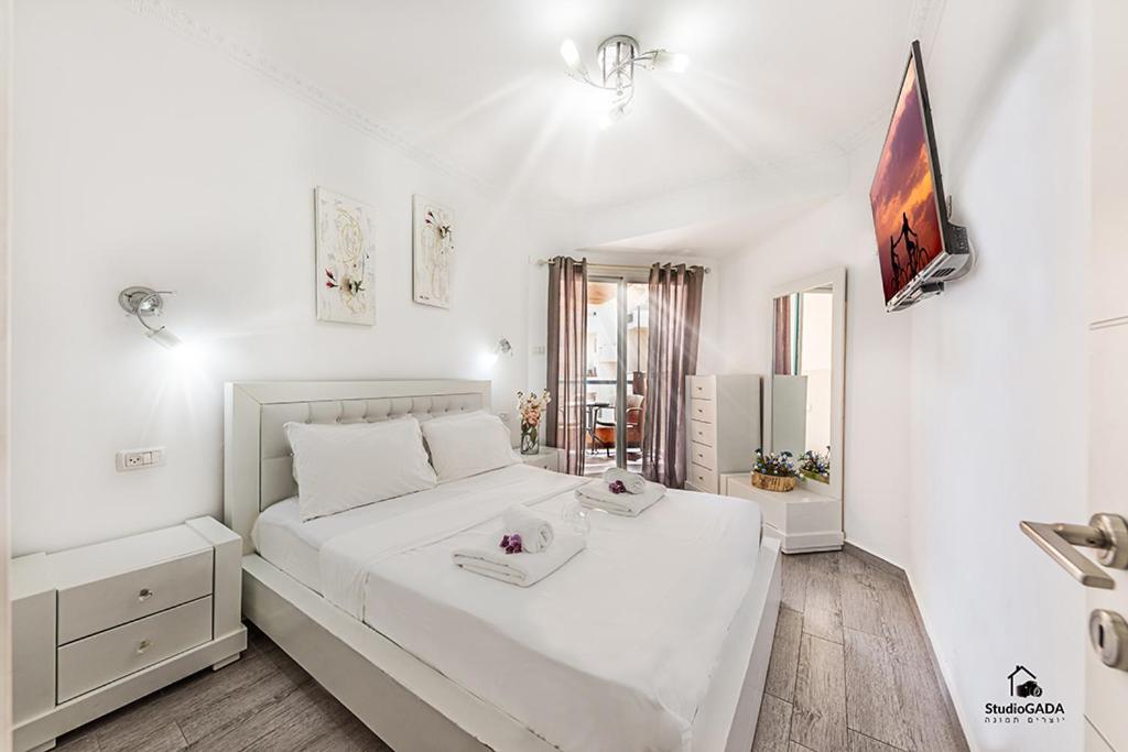 Kings & Queens By The Lake Apartment Тиберия Екстериор снимка
