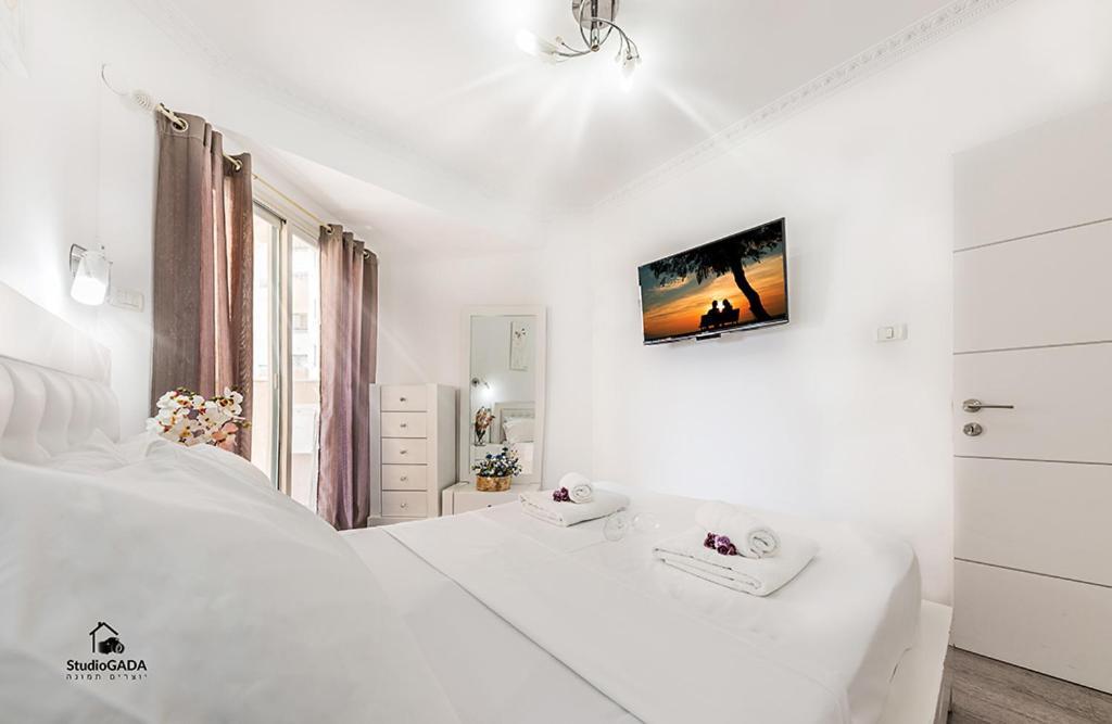 Kings & Queens By The Lake Apartment Тиберия Екстериор снимка