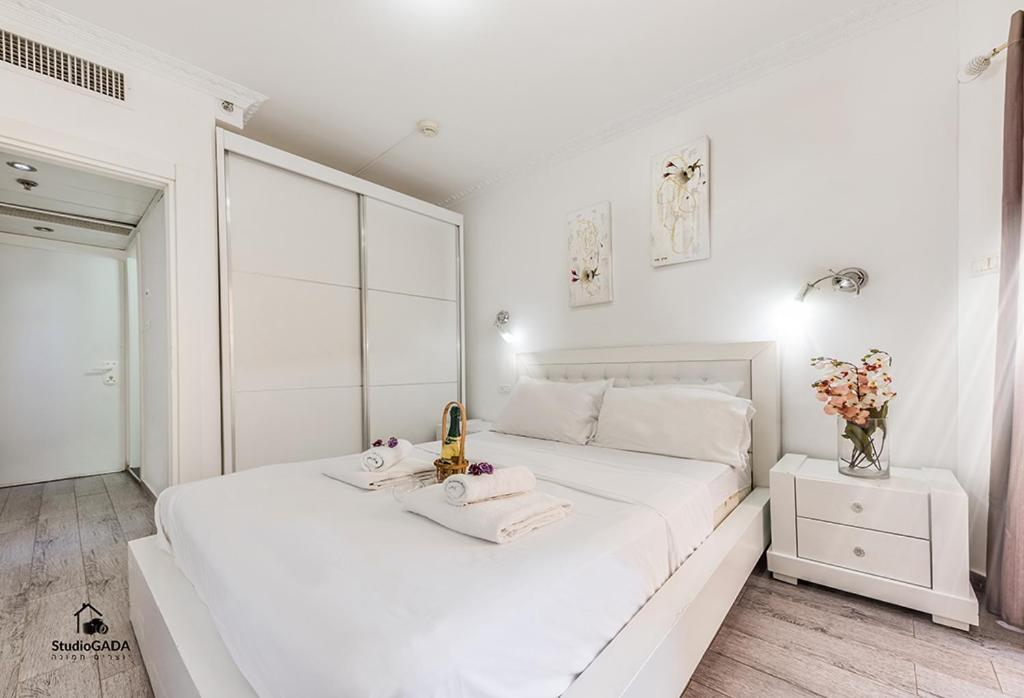 Kings & Queens By The Lake Apartment Тиберия Екстериор снимка
